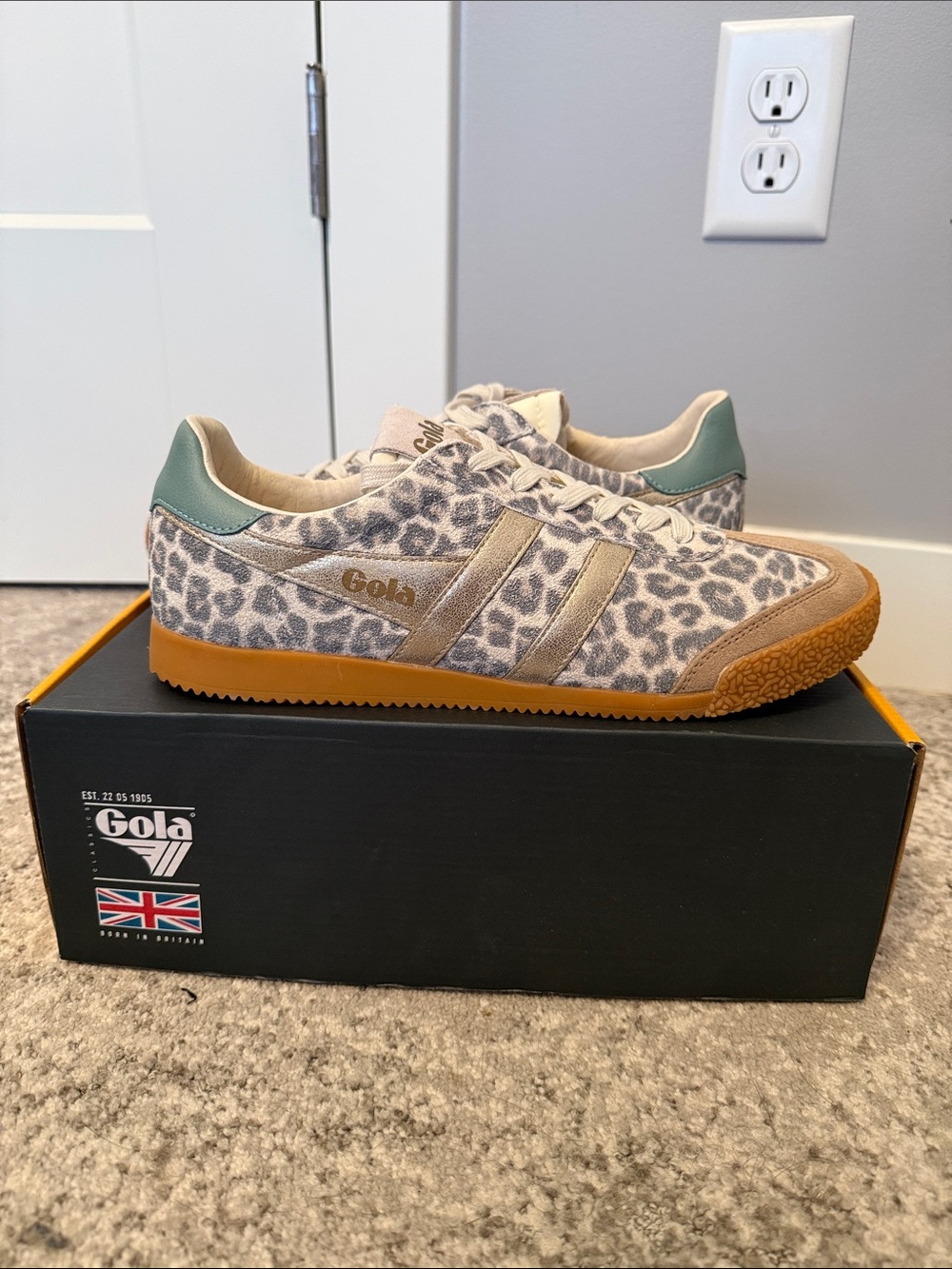 NWT Gola women’s sz 9 Leopard Print Sneakers in Beige, Tan & Green